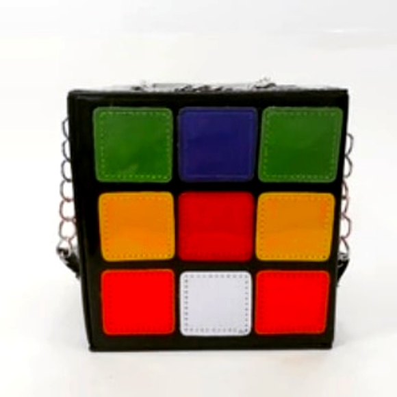 Uniquely Design Cube Clutch - Picture 1 of 4